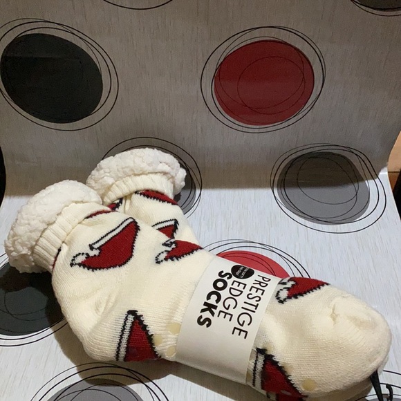 Prestige Edge Women’s Christmas ‘Santa Hat’ Non-Slip Sherpa Socks - Picture 16 of 16